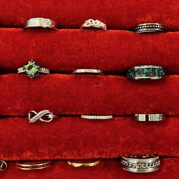 Big lot of 46 +10 piece, assorted, beautiful men’s, and ladies rings, jewelry - Picture 7 of 11